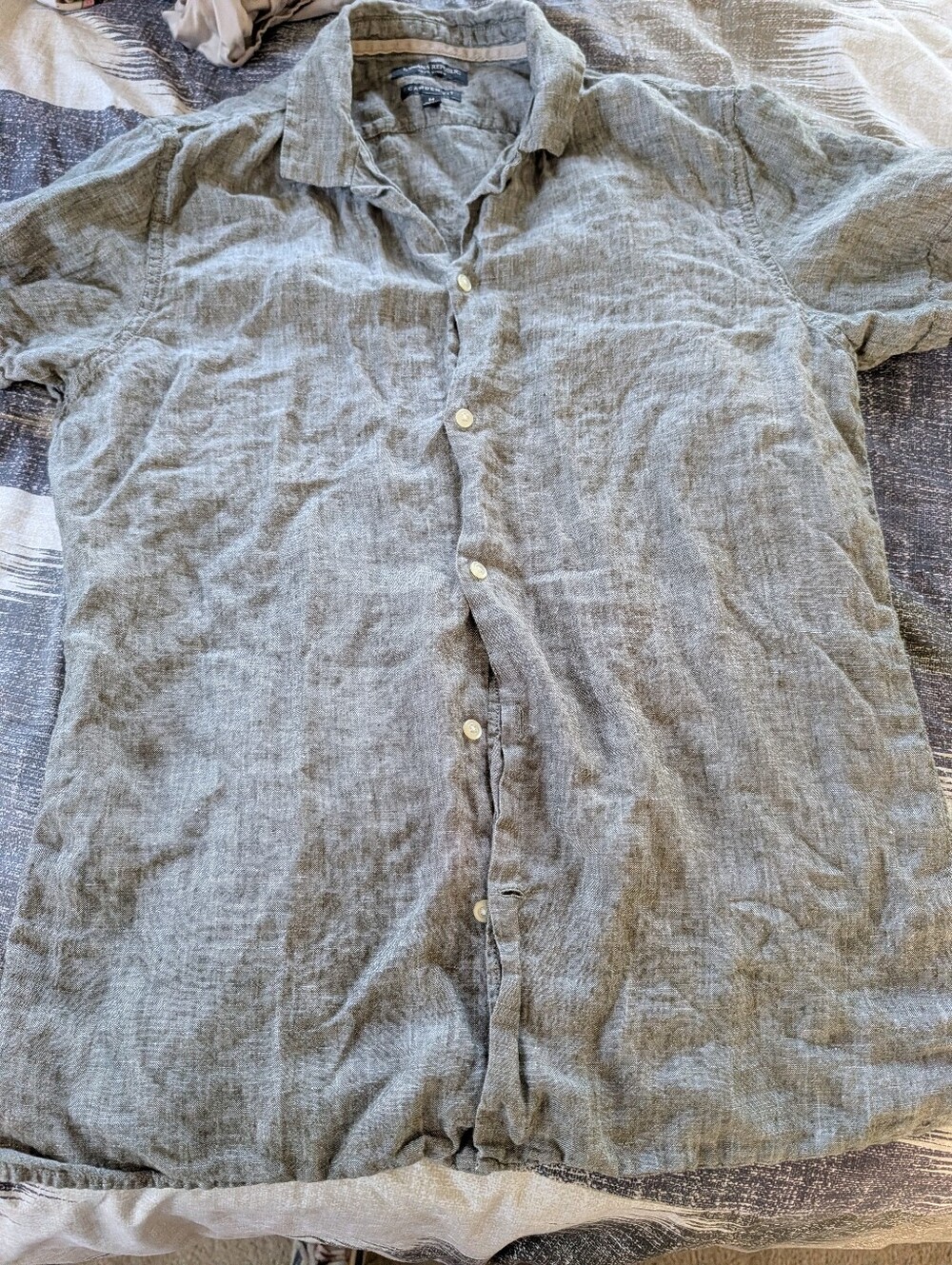 Classic Men's Gray Linen Button-Up Shirt